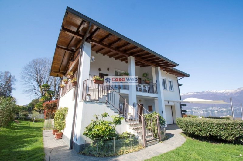 Villa a Porto Valtravaglia