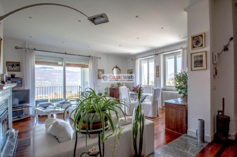 Villa a Porto Valtravaglia