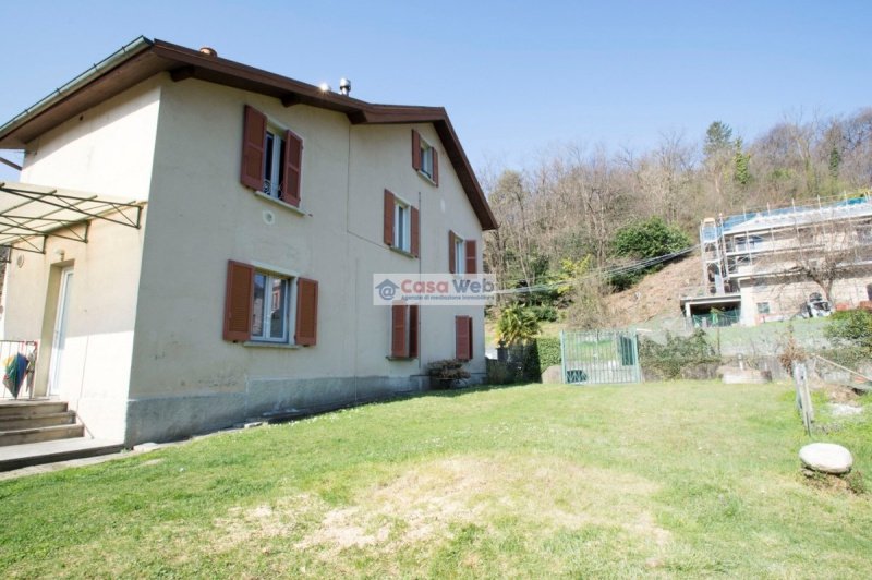 Особняк в Думенца