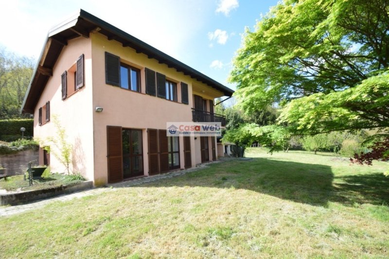 Особняк в Думенца