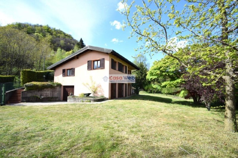 Особняк в Думенца