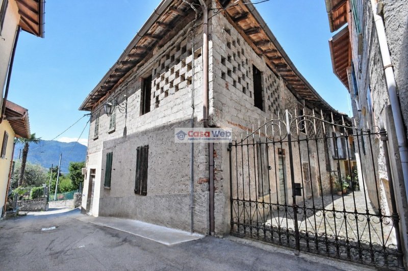 Villa i Porto Valtravaglia