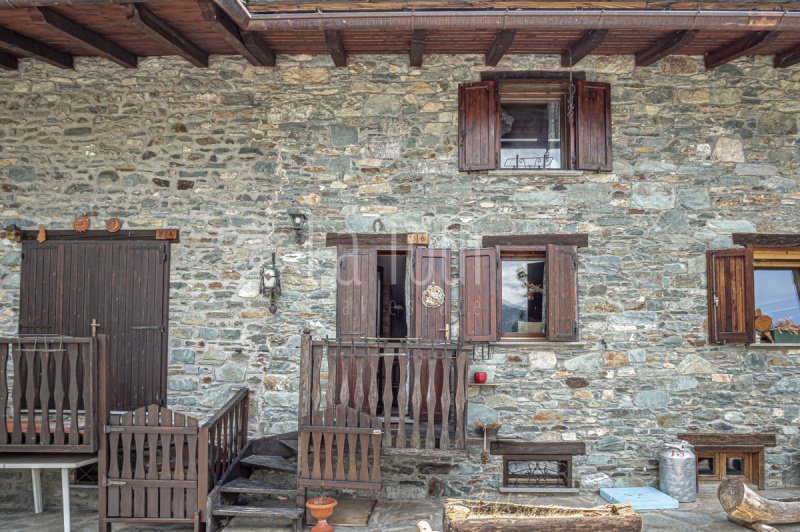 Top-to-bottom house in Antey-Saint-André