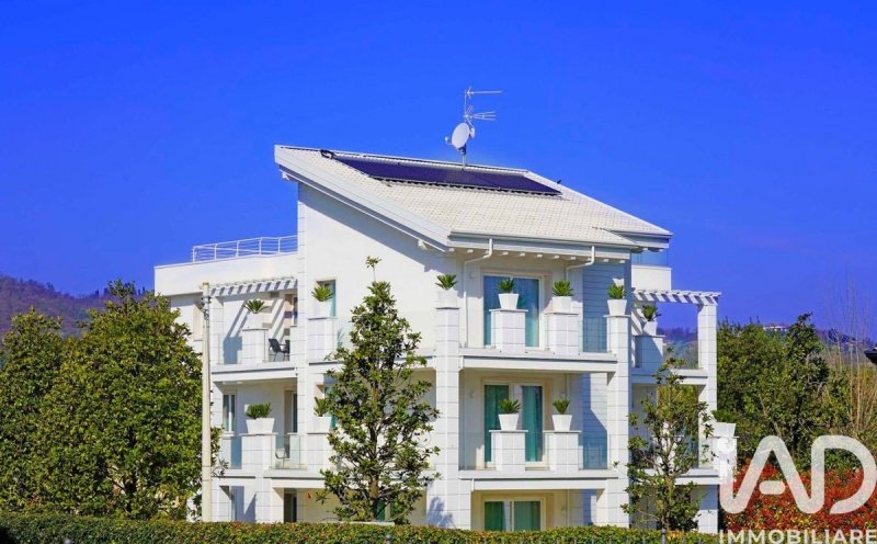 加尔达湖群滨代森扎诺别墅