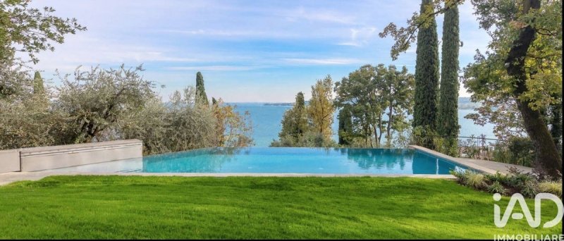 Villa a Padenghe sul Garda