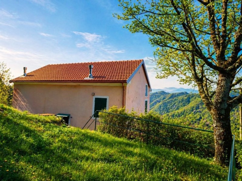 Half-vrijstaande woning in Torriglia