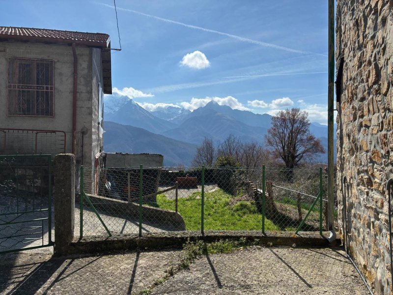 Half-vrijstaande woning in Minucciano