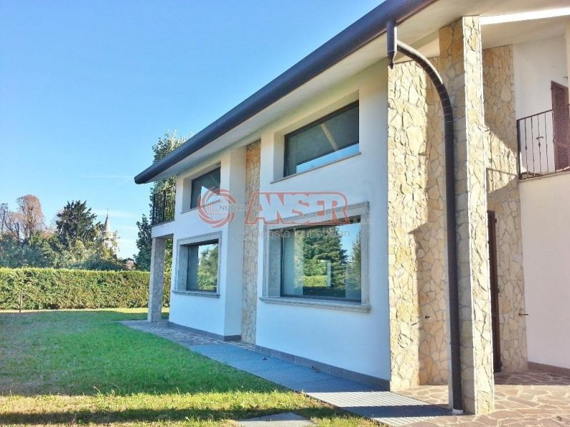 Moradia em Casatenovo