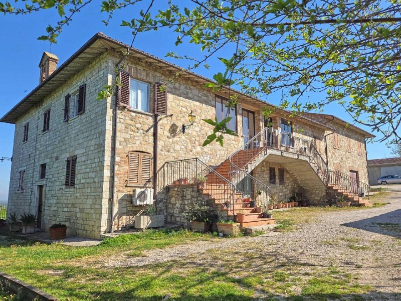 Country house in Todi