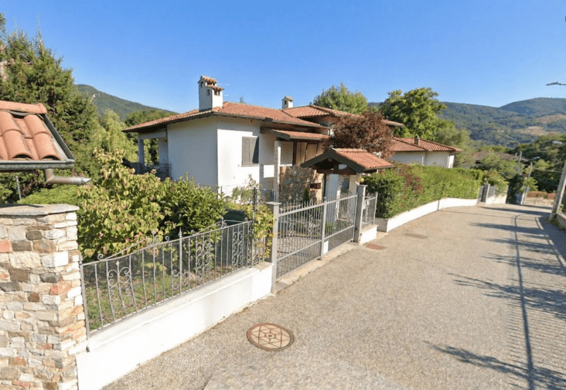 Villa in Besano