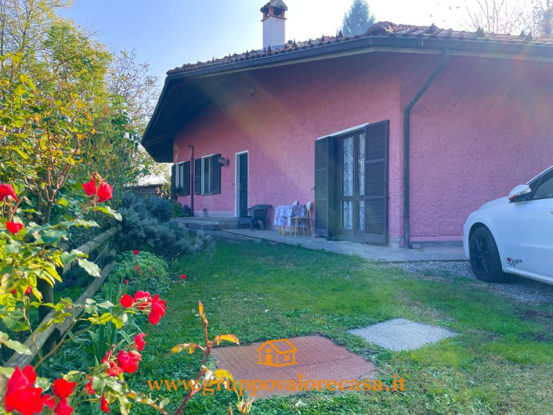 Detached house in Mombaruzzo