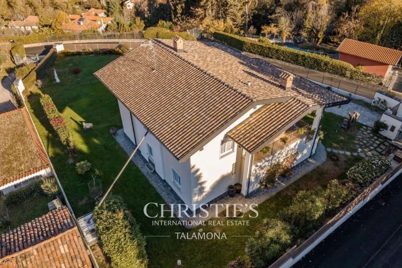 Detached house in Porto Valtravaglia