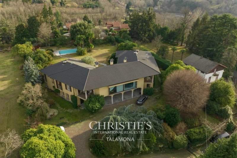 Villa i Porto Valtravaglia