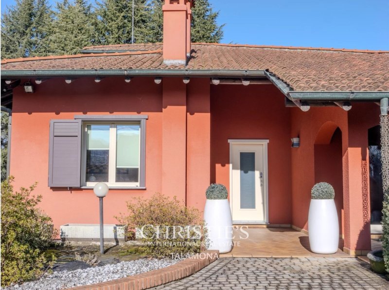 Villa à Dormelletto