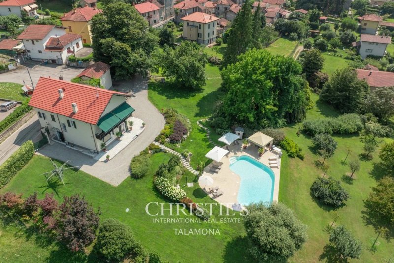 Villa en Porto Valtravaglia