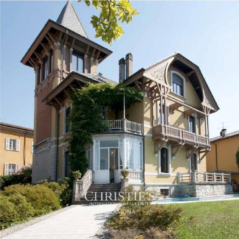 Villa i Porto Valtravaglia