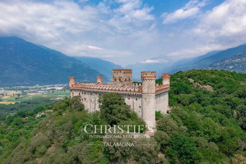 Castillo en Montalto Dora