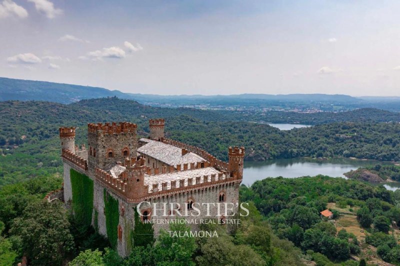 Castillo en Montalto Dora