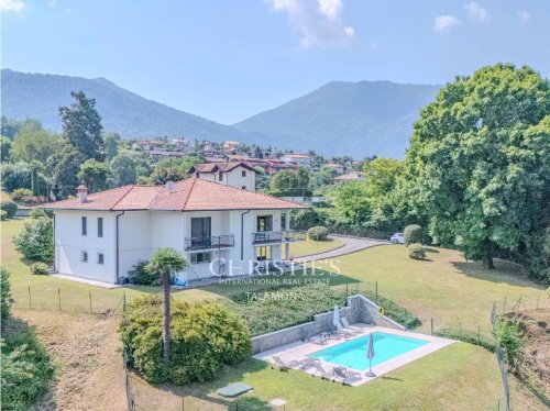 Villa in Porto Valtravaglia