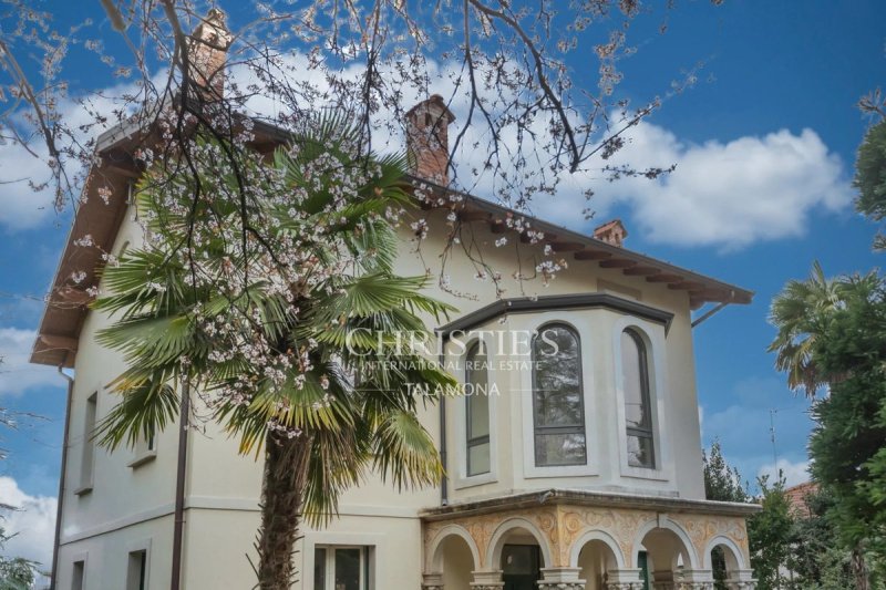 Villa à Venegono Superiore