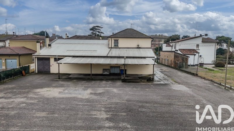 Inmueble comercial en Tresignana