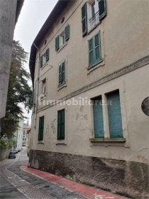 Edificio en Asso