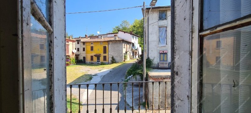 Farmhouse in Montù Beccaria