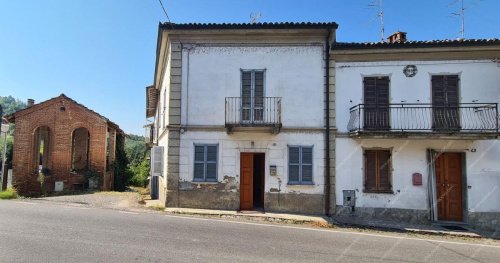 Farmhouse in Montù Beccaria