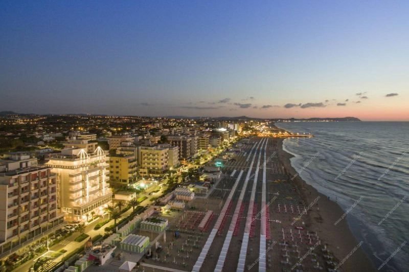 Edifício comercial em Riccione
