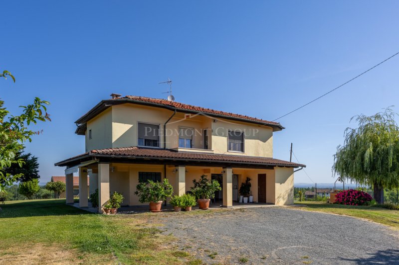 Detached house in Mombaruzzo