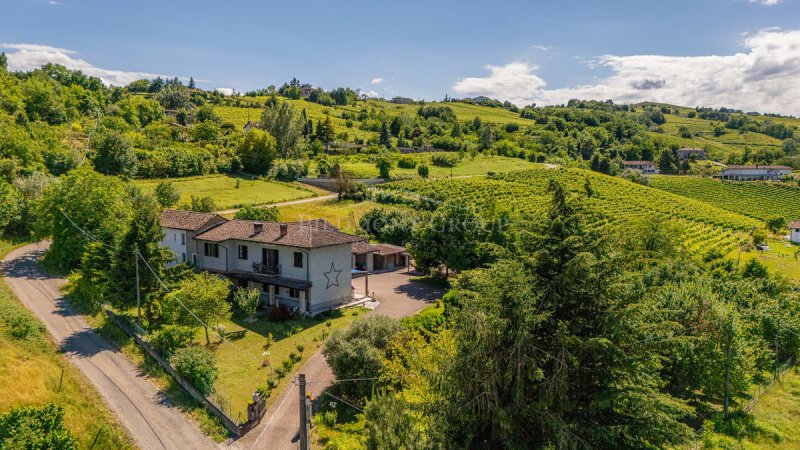Villa à Canelli