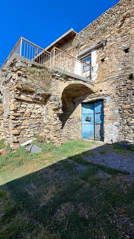 Casa histórica em Cisano sul Neva