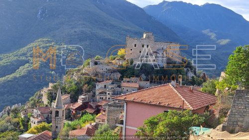 By i Castelvecchio di Rocca Barbena