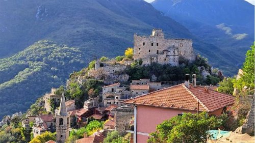 Huis in Castelvecchio di Rocca Barbena