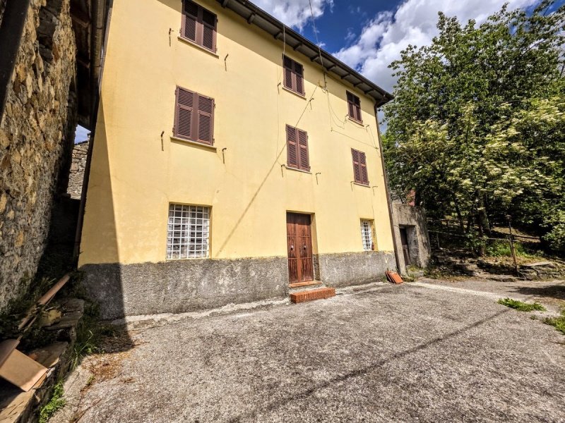 Landhaus in Varese Ligure
