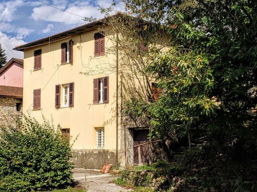 Casa de campo em Varese Ligure
