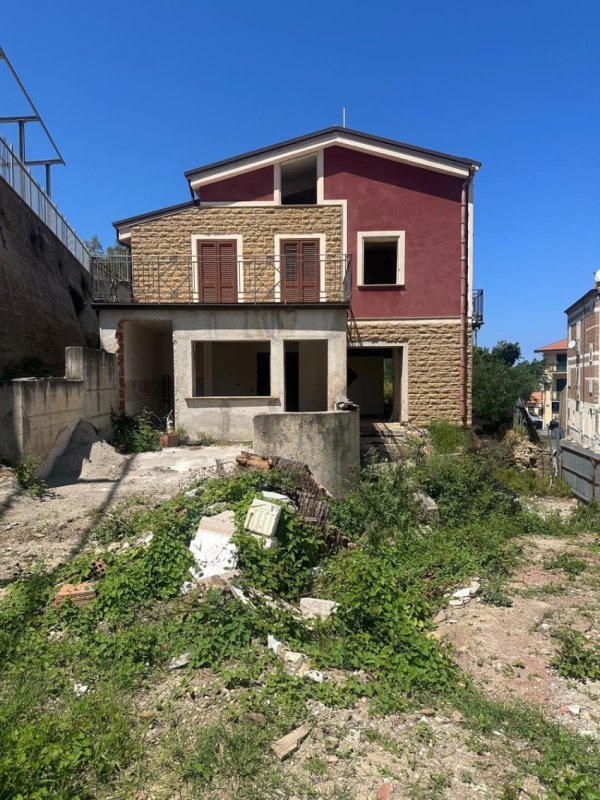 Maison à Santo Stefano di Camastra