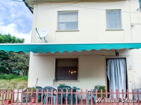 Half-vrijstaande woning in Camaiore