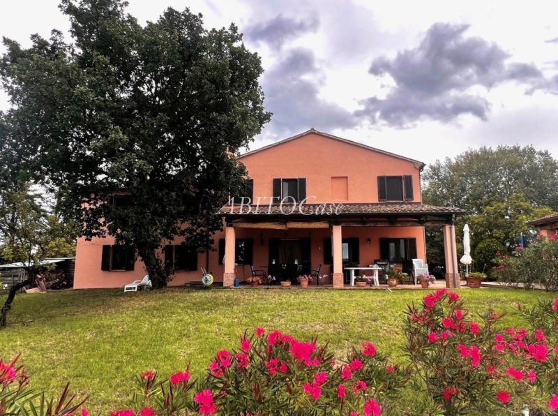Klein huisje op het platteland in Castelleone di Suasa