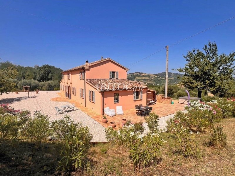 Farmhouse in Cartoceto