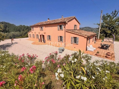 Farmhouse in Cartoceto
