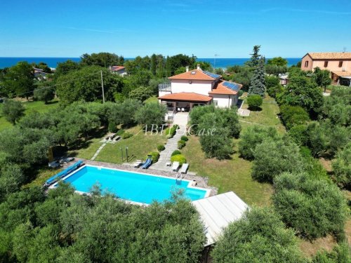 Klein huisje op het platteland in Senigallia