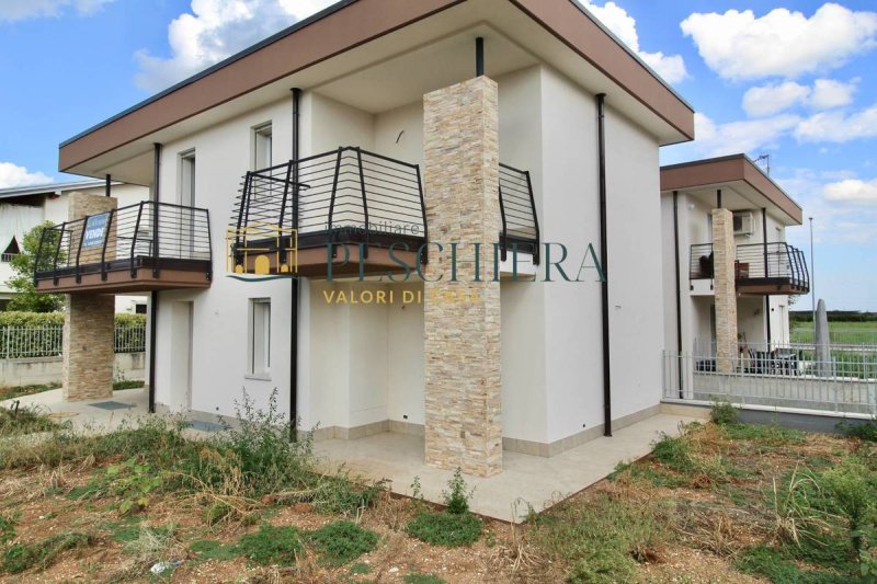 Villa a Valeggio sul Mincio