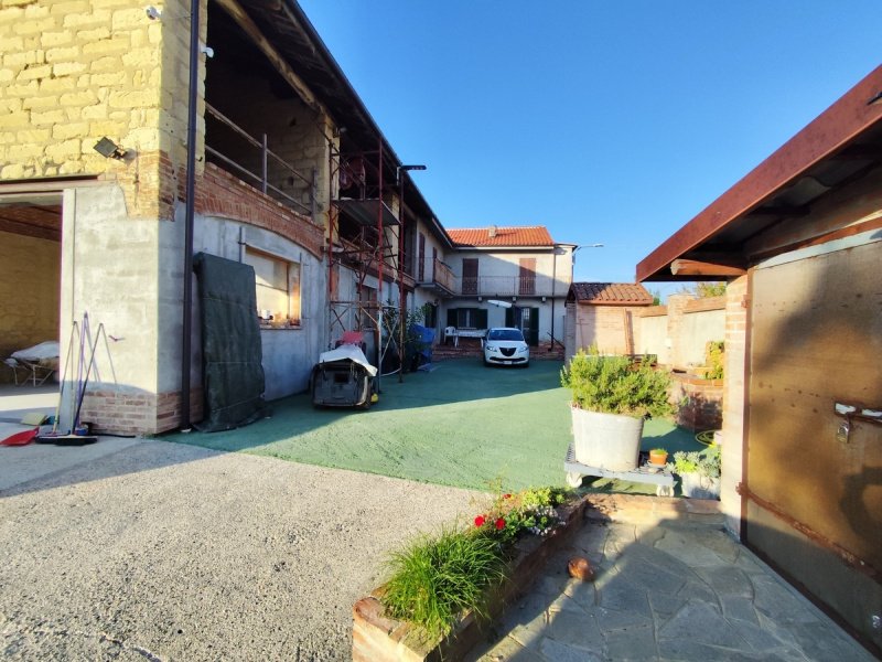 Casa indipendente a Grazzano Badoglio