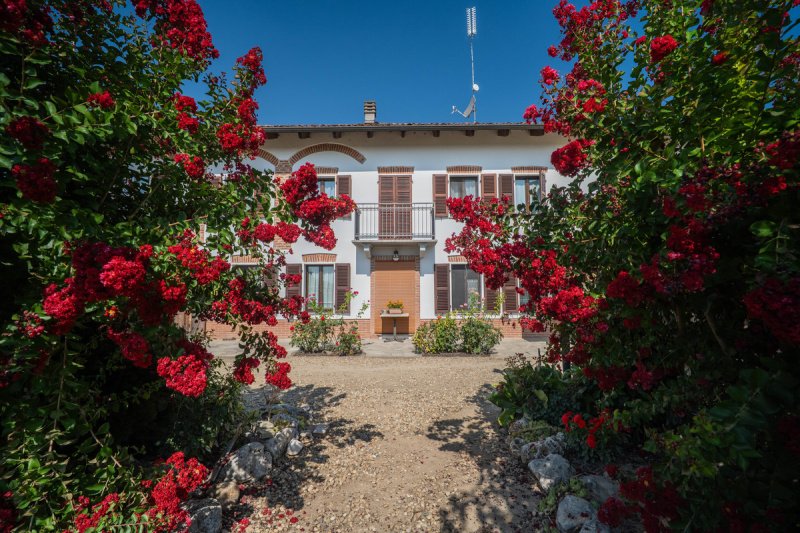 Casa de campo en Revigliasco d'Asti