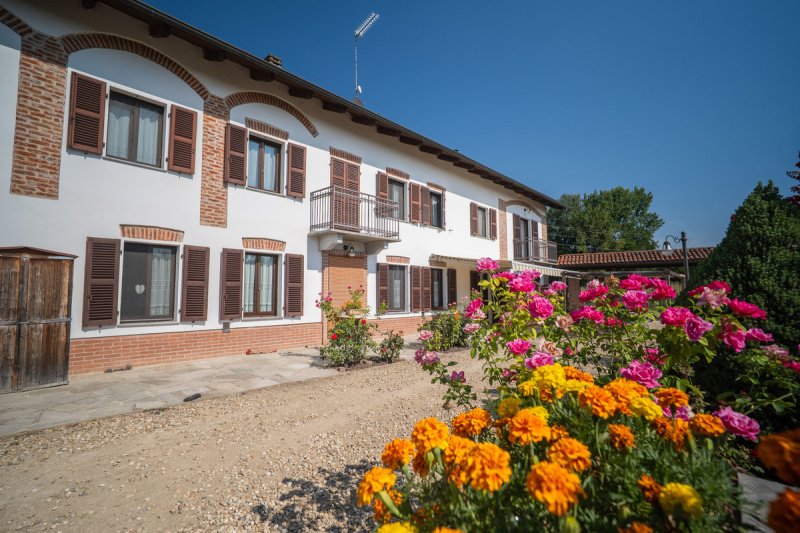 Casa de campo en Revigliasco d'Asti