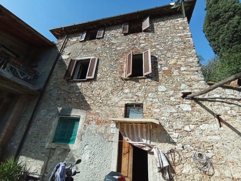 Casolare a Camaiore