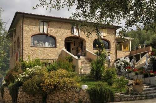 Casolare a Camaiore