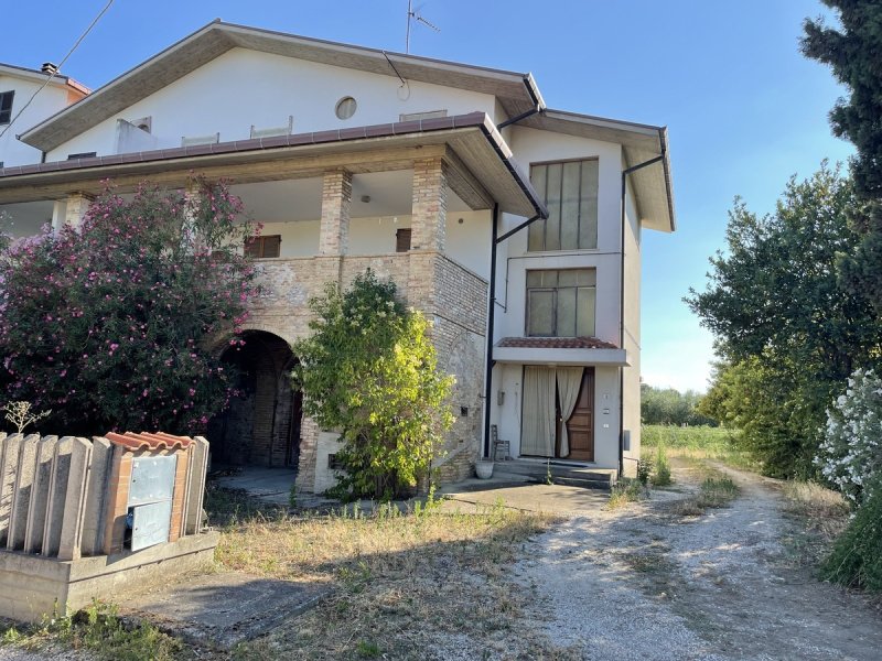 Farmhouse in Notaresco