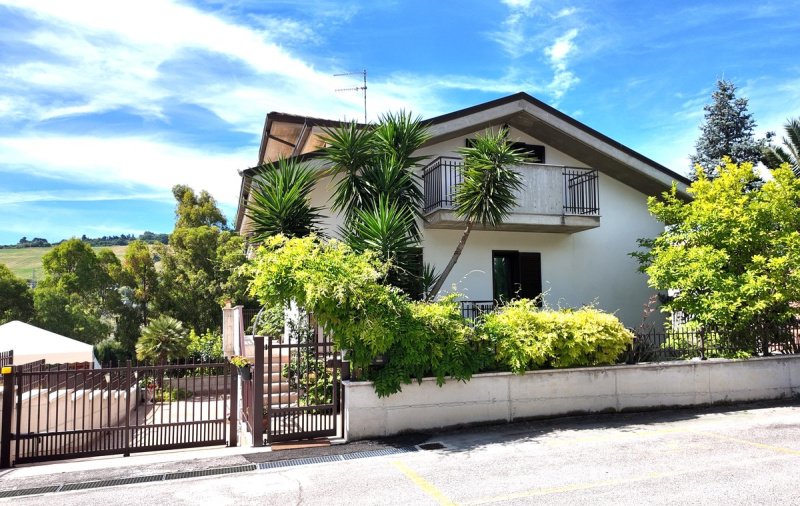 Villa in Pineto